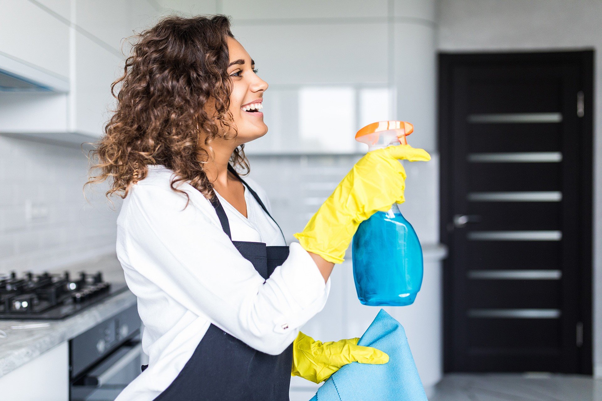 Gezocht naar een schoonmaakster? Vind de beste schoonmaakster uit jouw buurt en maak direct onderling afspraken over tijden en tarief